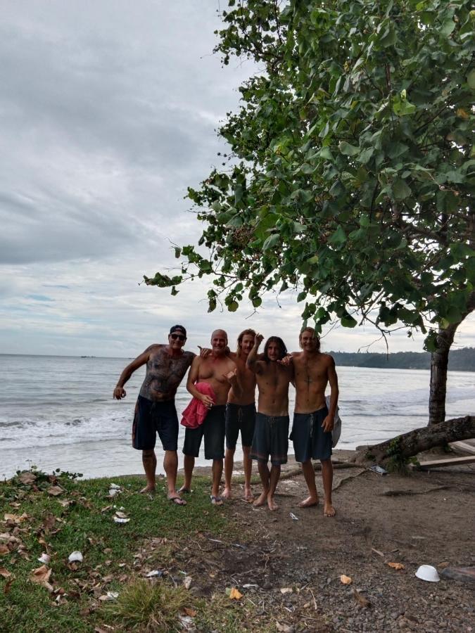 Rumah Nalu Surf Camp Krui エクステリア 写真