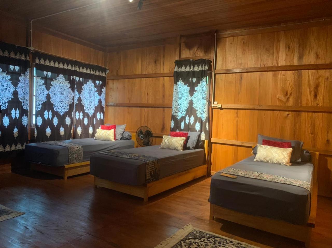 Rumah Nalu Surf Camp Krui エクステリア 写真